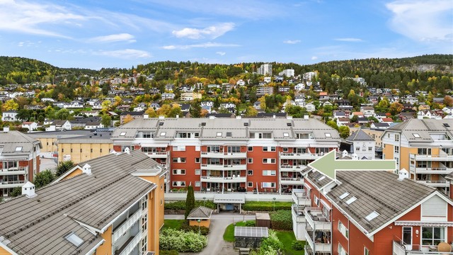 Felles inngangsparti med videre heis- og trappeadkomst til leilighetens etasjeplan (3. etasje).