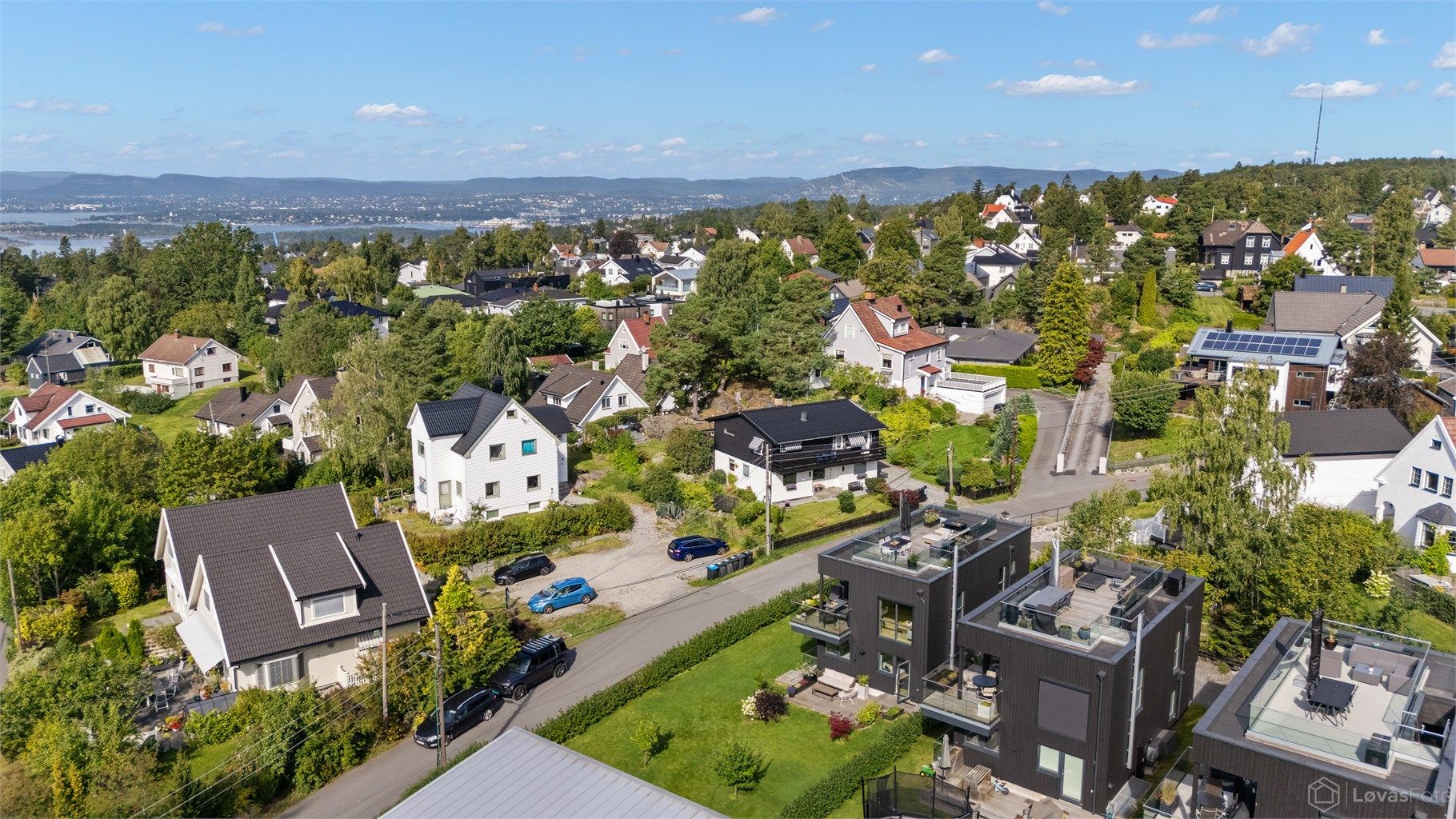 Vestbrynet 4C er en moderne og innholdsrik enebolig fra 2020, beliggende på attraktive Bekkelagshøgda. Boligen inngår i et lite sameie med tre boenheter.