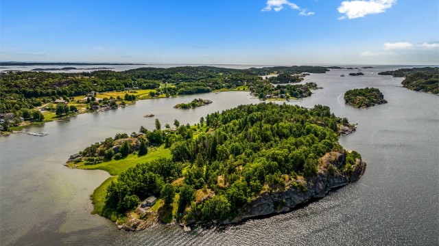 For de båtglade byr Mefjorden på flott "Vestfold skjærgård" med flere holmer og skjær, godt egnet for å nyte en varm sommerdag på sjøen. Området rundt Storholmen er også meget vel egent for brettseiling, padling, dykking og andre fritidsaktiviteter.