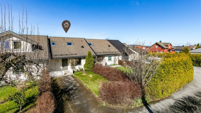 Dyreveien 69B presenteres av Krogsveen.
Fotograf; Børge Oppegård.