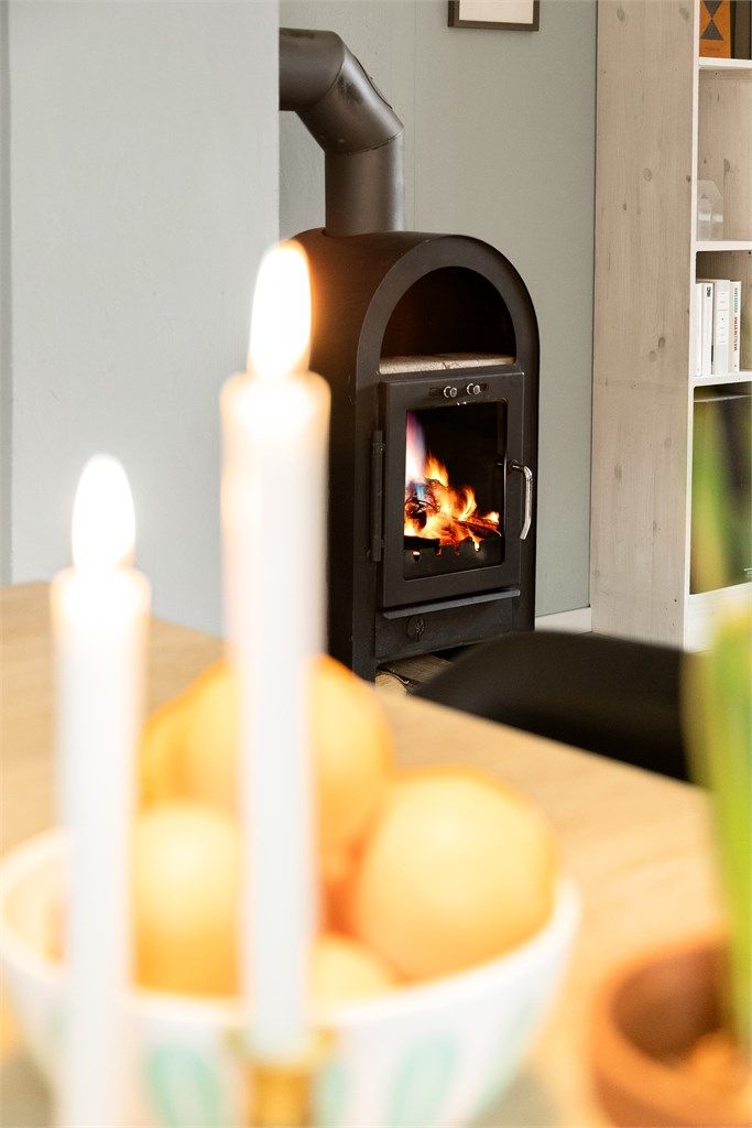 Nyt lun og god varme fra vedfyringen.