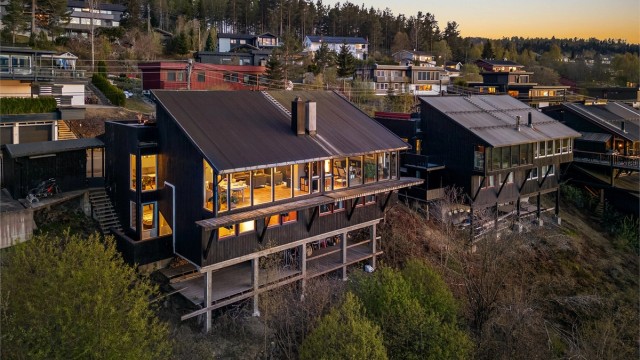 Arkitekttegnet bolig med store vindusflater og stilfull takterrasse. Fotograf: Stine Prøitz Jørgensen.