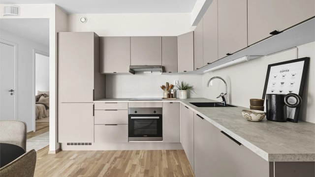 Innbydende og elegant kjøkken fra HTH, med Siemens hvitevarer.