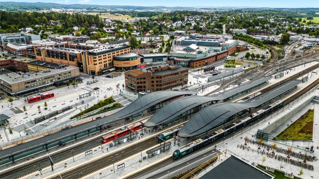 Fra Ski stasjon tar Follobanen deg til Oslo S på kun 12 minutter.