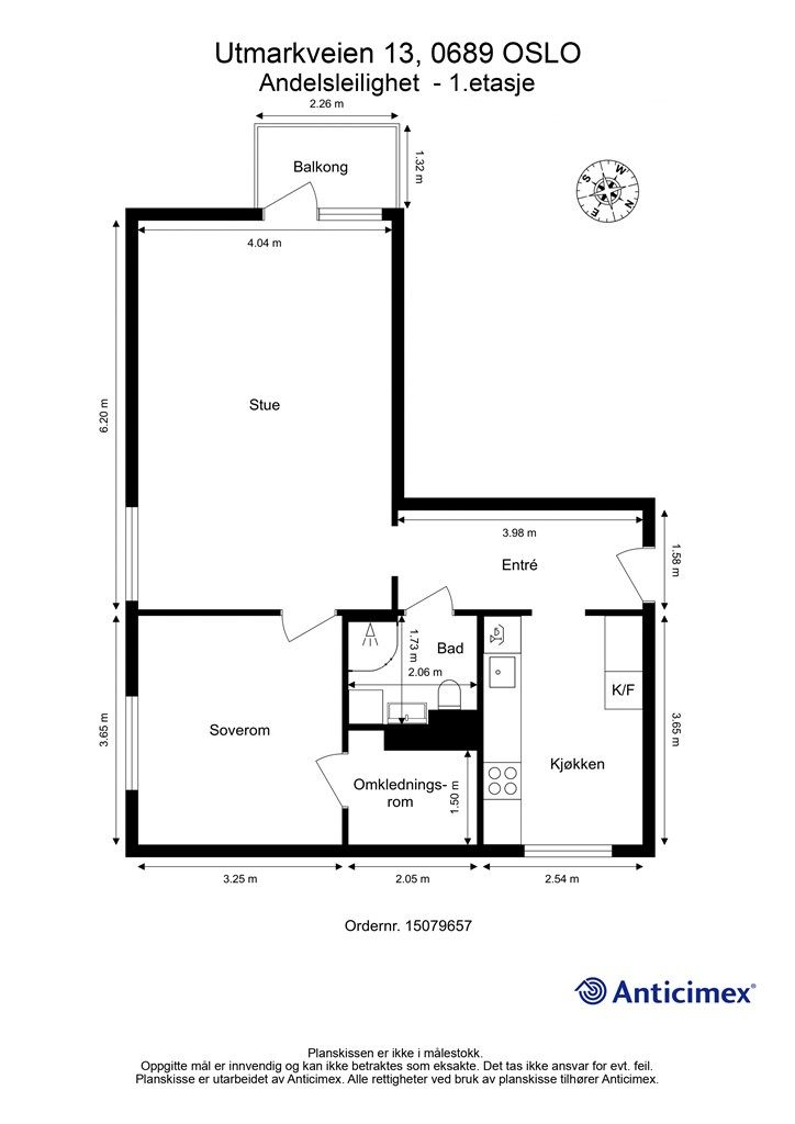 Leiligheten har en god planløsning med entré, bad, kjøkken, stue, soverom og omkledningsrom.