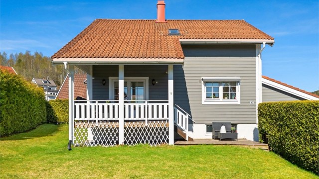 Velkommen til Fasansvingen 33 presentert av eiendomsmegler Fredrik Nordstrøm v/ Krogsveen Bærum - Foto: Zovenfra