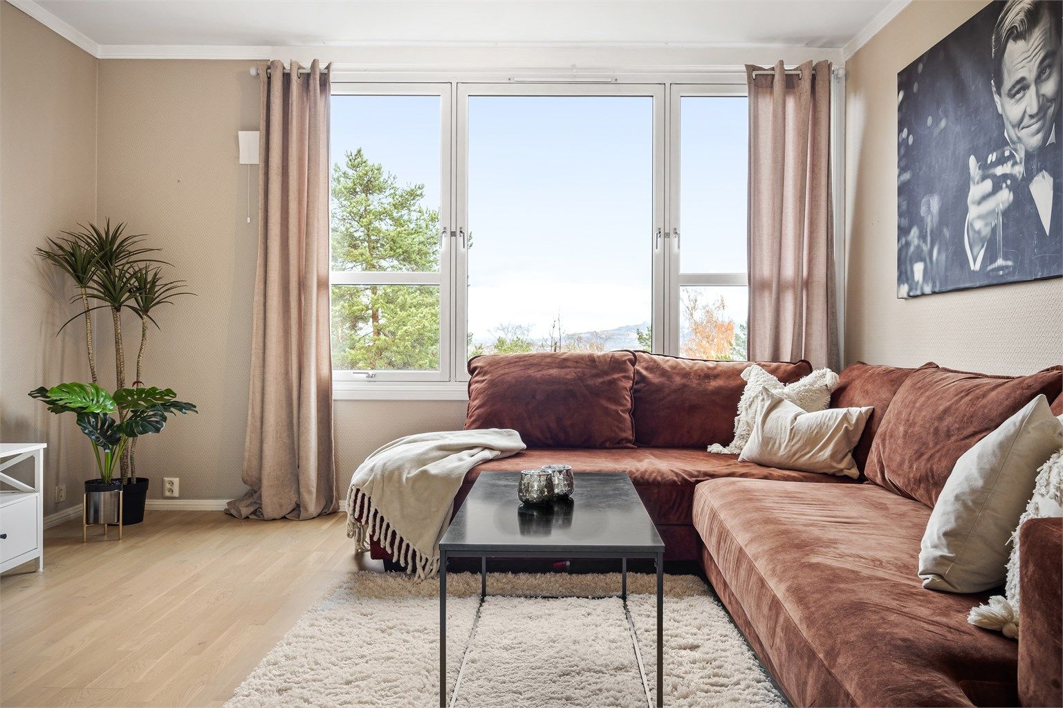 Leiligheten har en delikat og lun utførelse med en praktisk planløsning