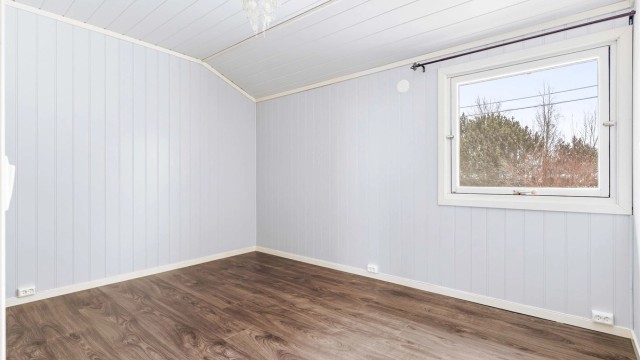 Hovedetasjen inneholder tre soverom av god størrelse.