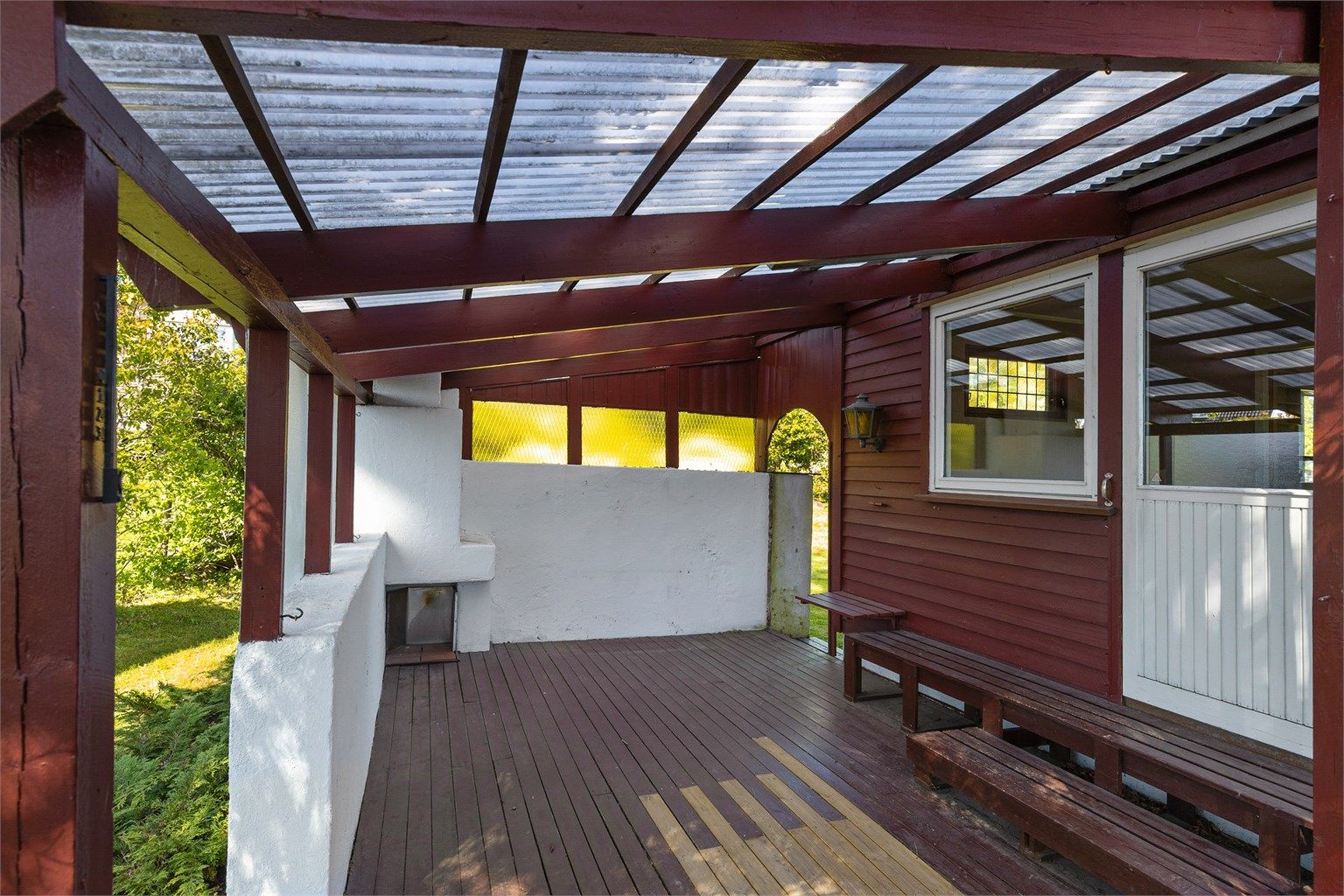 Her er det en koselig uteplass hvor man kan fyre opp grillen og ha venner og familie på besøk.