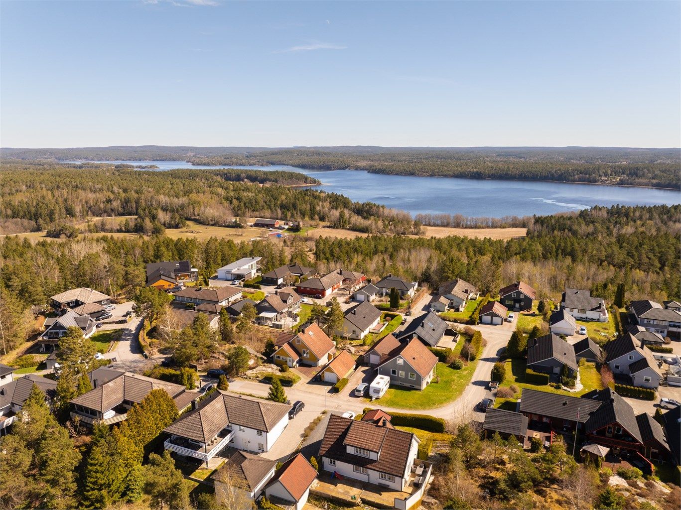 Nabolaget på Nordlitoppen er rolig og meget barnevennlig, helt uten gjennomgangstrafikk.
