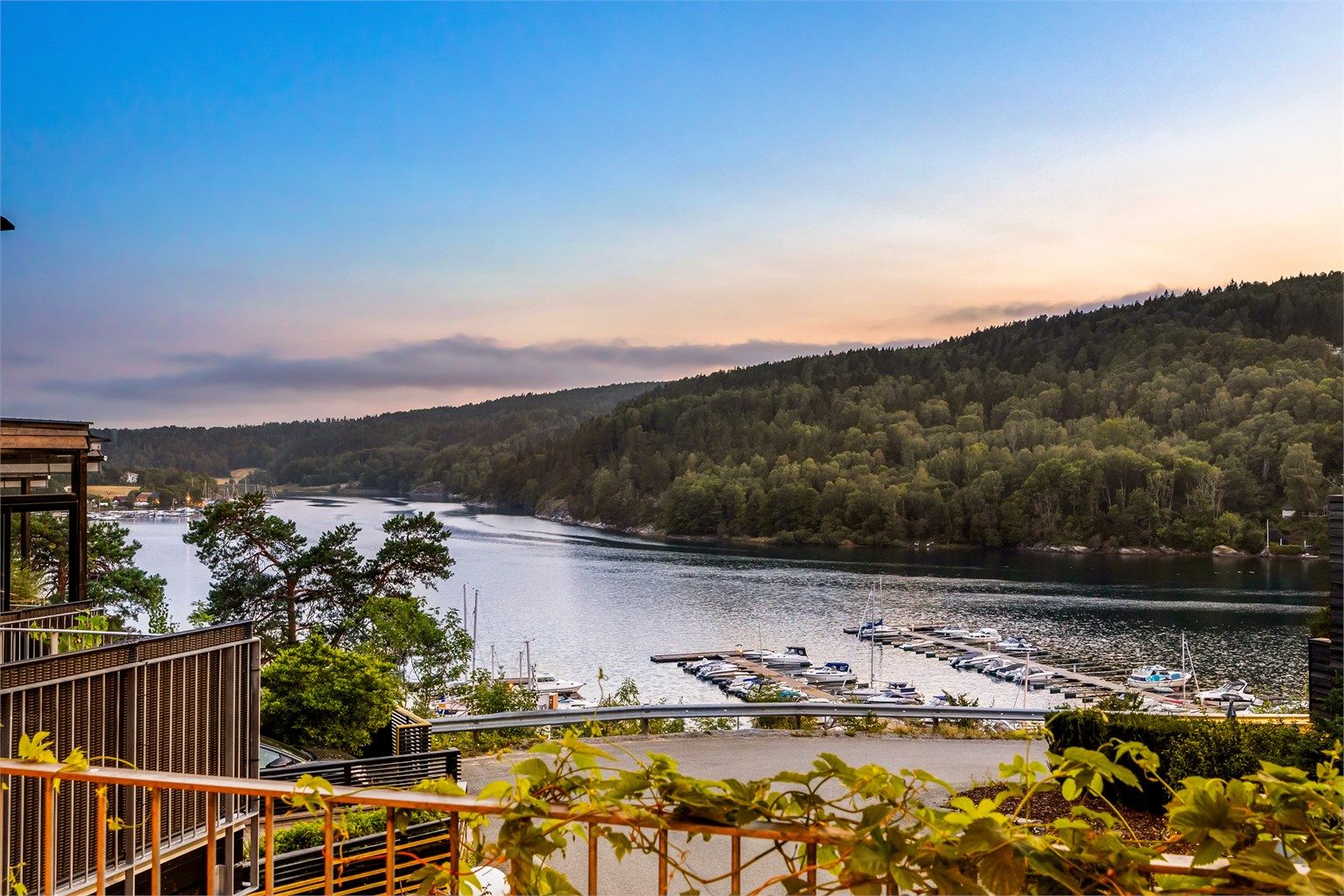 Moderne og gjennomført rekkehus med flott utsikt mot Oslofjorden 