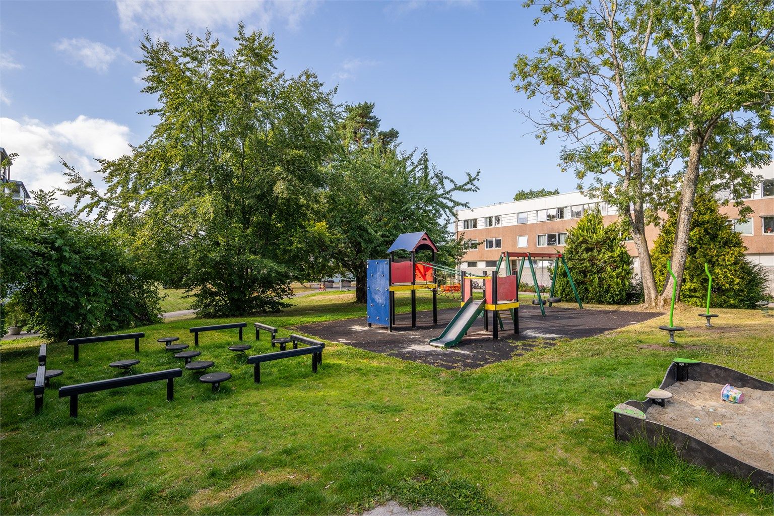 Borettslaget har en nyere lekeplass på fellesområdet.