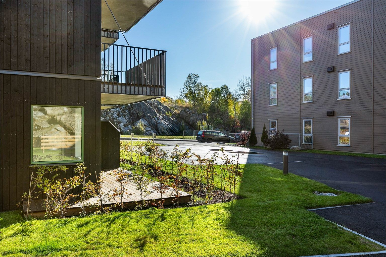 Plassering på bakkeplan gir fordeler som enkel adkomst og et større uteareal enn leilighetene høyere i bygget.