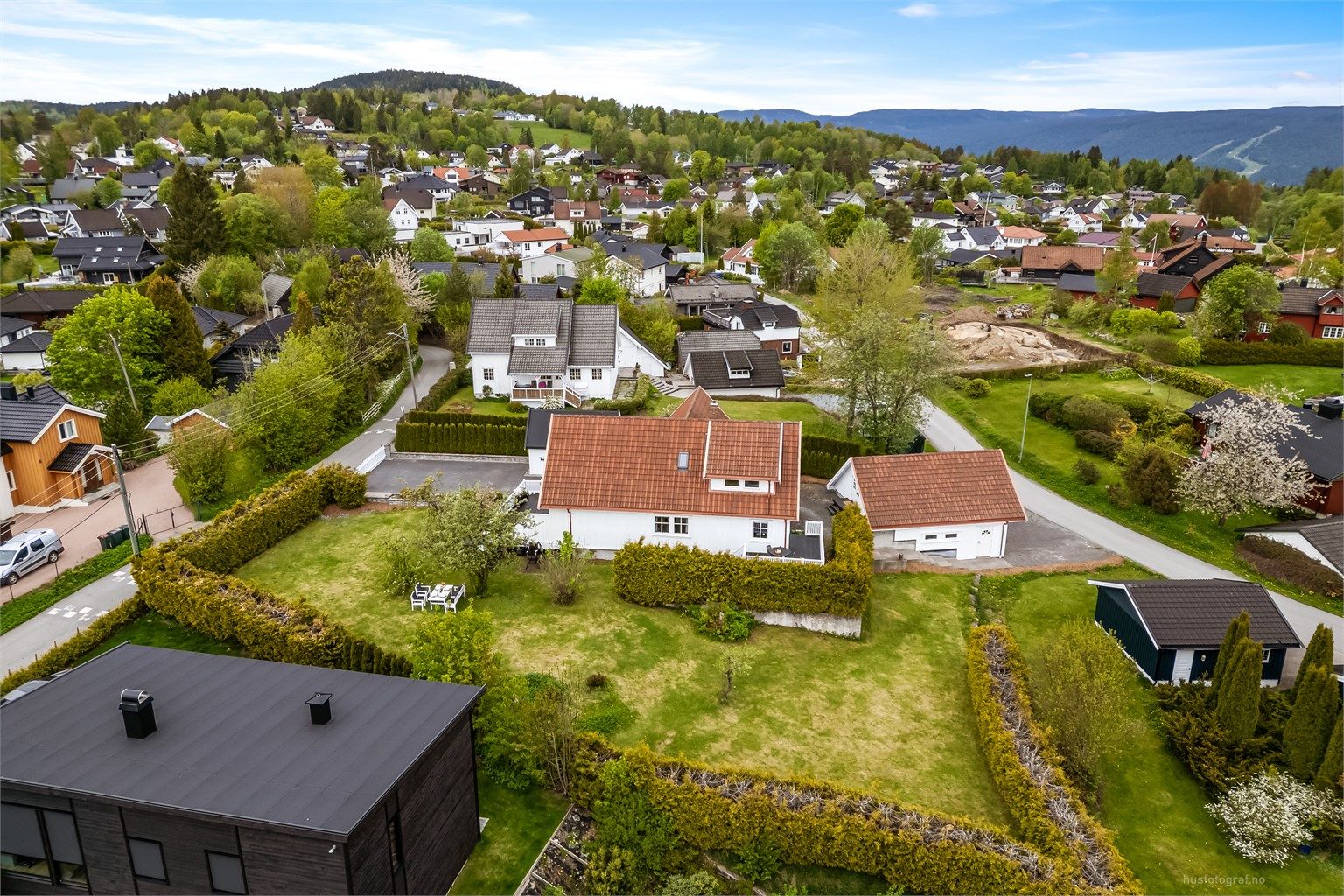Eiendommen er beliggende på attraktive og veletablerte Konnerud, i rolige omgivelser. 
Foto: Knipzet AS - Emmy af Geijerstam