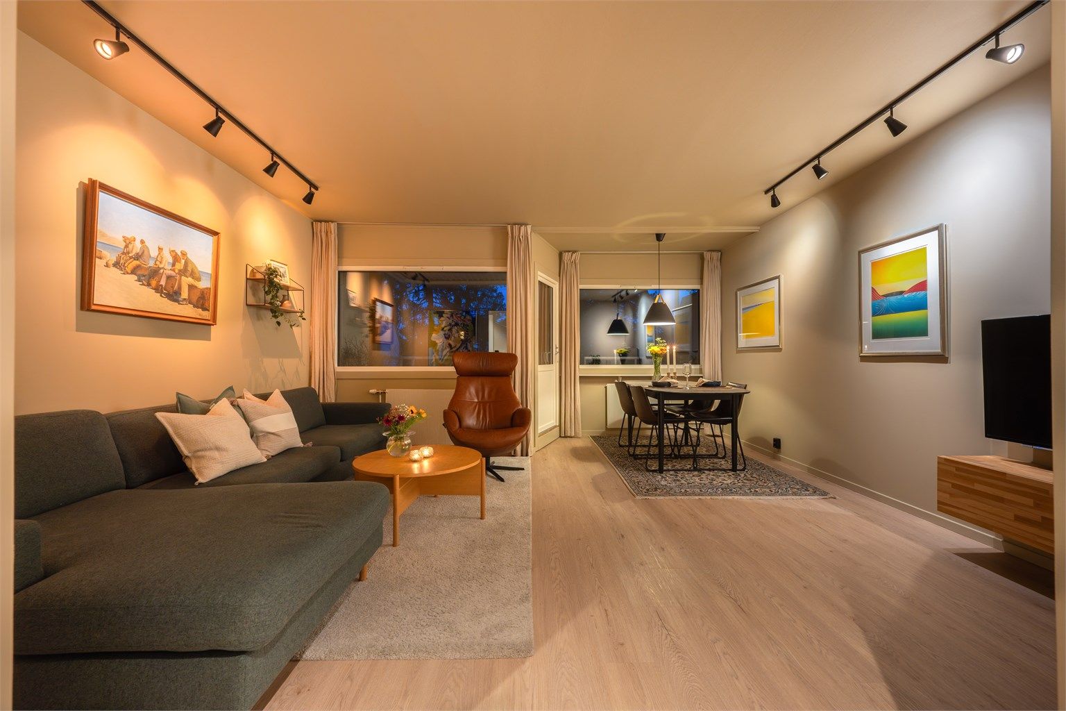 Det smarte belysningssystemet fra Plejd lar deg enkelt justere lyset i alle rom fra en app.