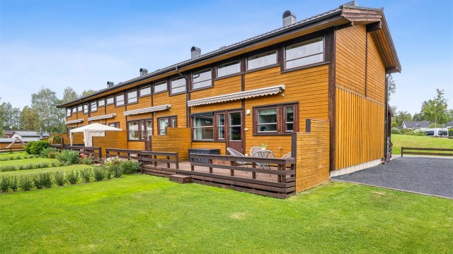 Velkommen til Dalstuvegen 6A- Innholdsrikt rekkehus med kort vei til Løten sentrum.