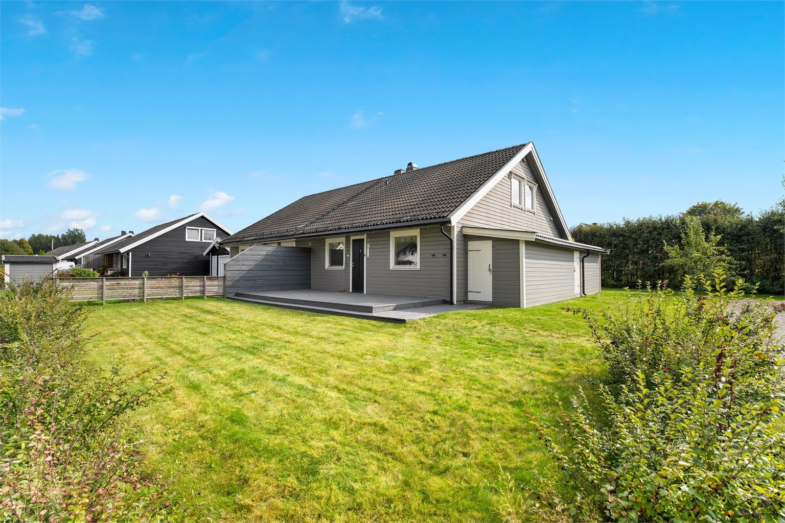 Velkommen til Skogduevegen 94B - En pen halvpart tomannsbolig med stort uteområde.