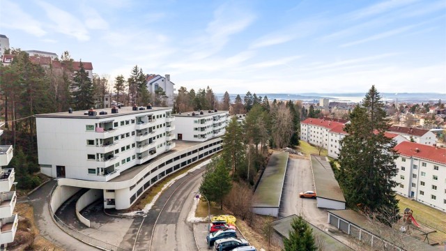 Gjesteparkering med svært god plass, "alltid" ledig.