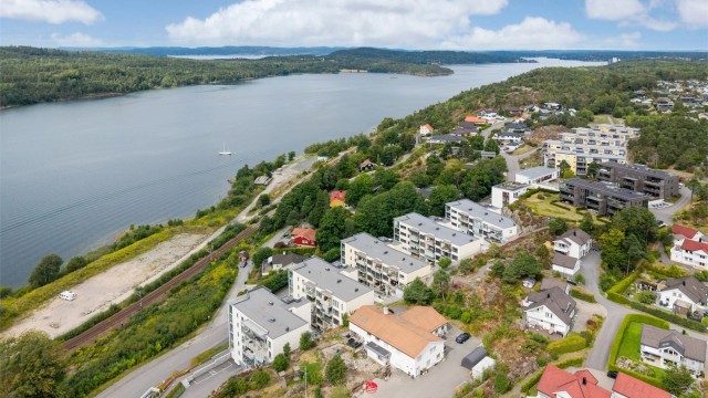 Fra nabolaget er det direkte tilgang til Mosseskogen med et godt utvalg av turstier.