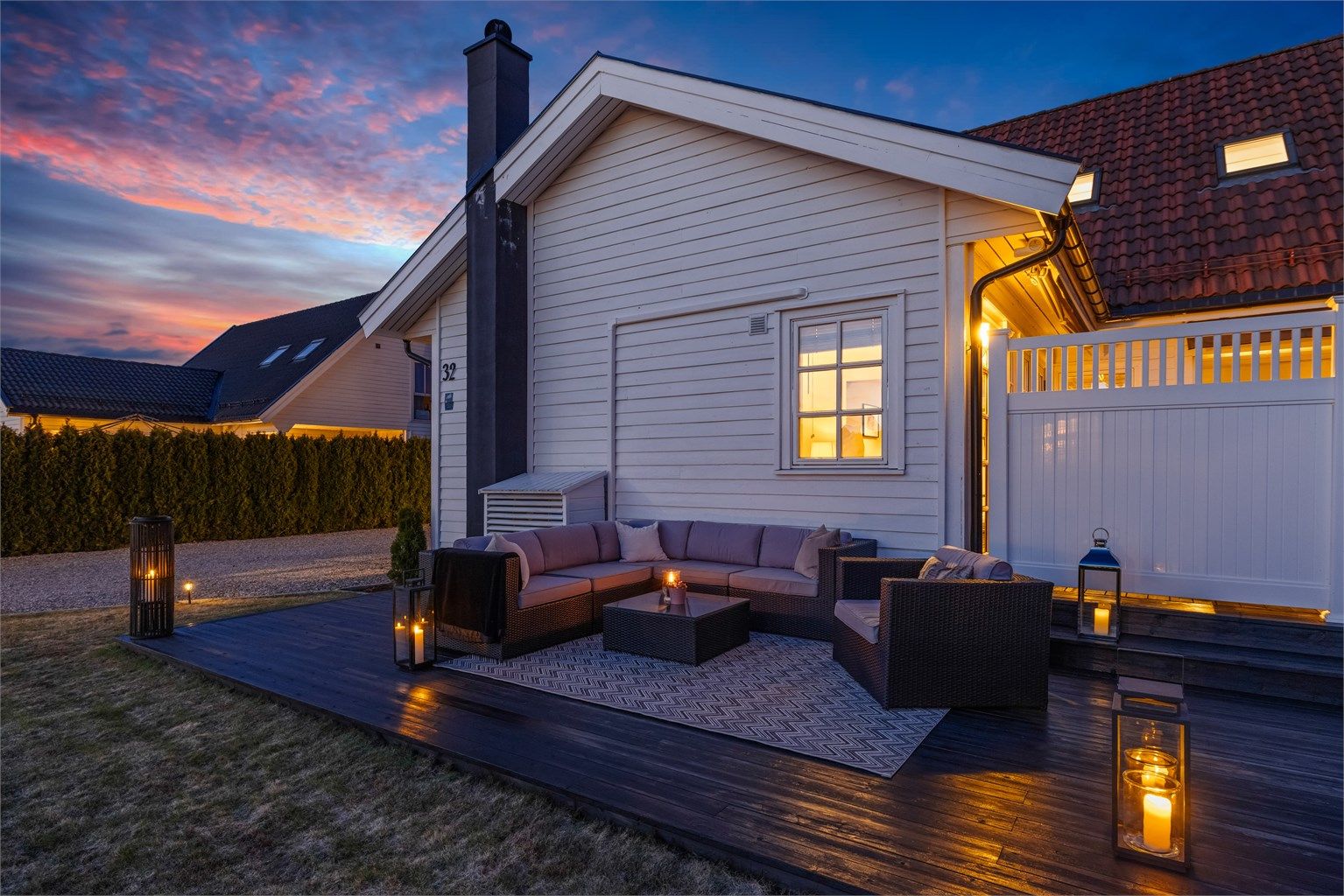 Loungeområdet på terrassen er et perfekt sted for sene sommerkvelder.