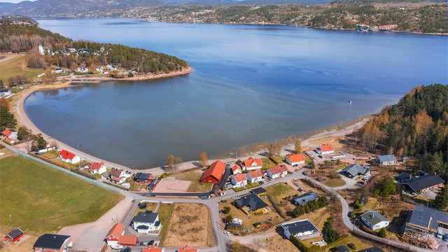 Bergerbukta ligger i gangavstand med friområder, lekeplass, strand og båthavn..jpg
