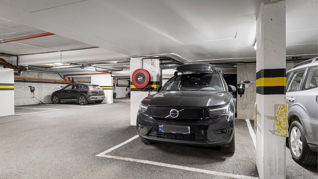 Trappefri adkomst til garasjeplass i oppvarmet, felles garasjekjeller