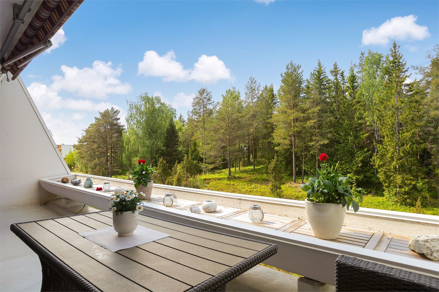 Lys og romslig selveierleilighet, beliggende i et veletablert og populært boligområde på Langhus