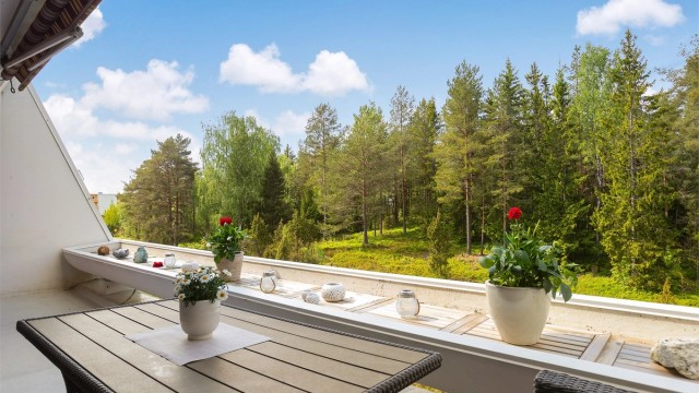 Lys og romslig selveierleilighet, beliggende i et veletablert og populært boligområde på Langhus
