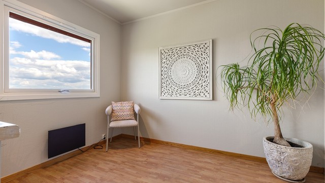 Det er plass til et mindre spisebord på kjøkkenet om man ønsker.