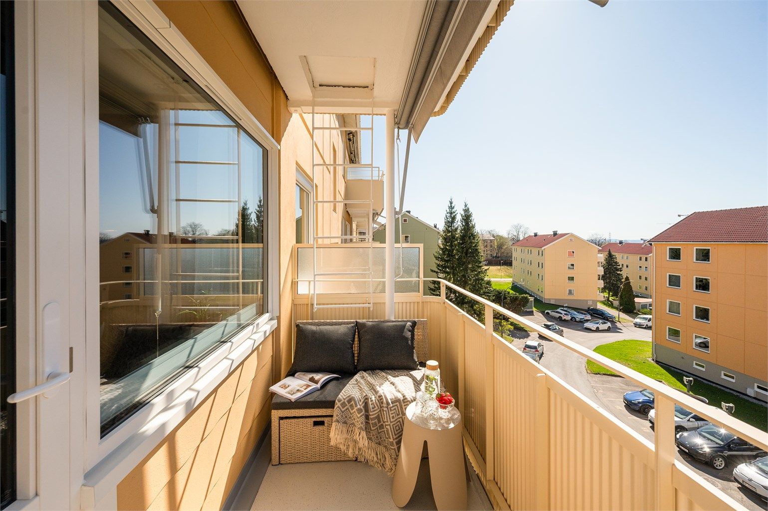 Traverveien 26 har en flott beliggenhet og idyllisk utsikt fra balkongen 