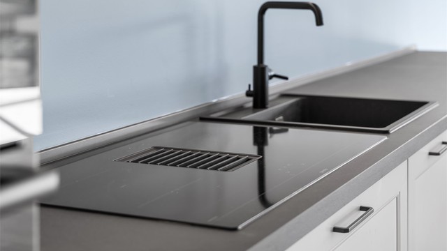 Moderne platetopp med integrert ventilator.