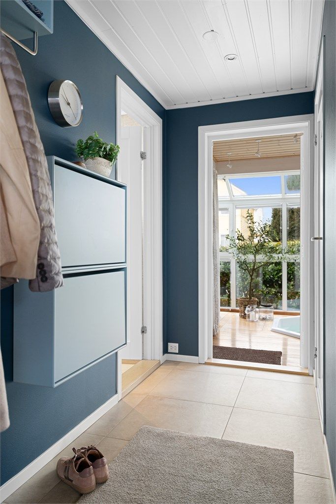 Fra entré har man tilgang til hagestue hvor det er nedfelt jacuzzi. Et kjekt rom for både store og små. 