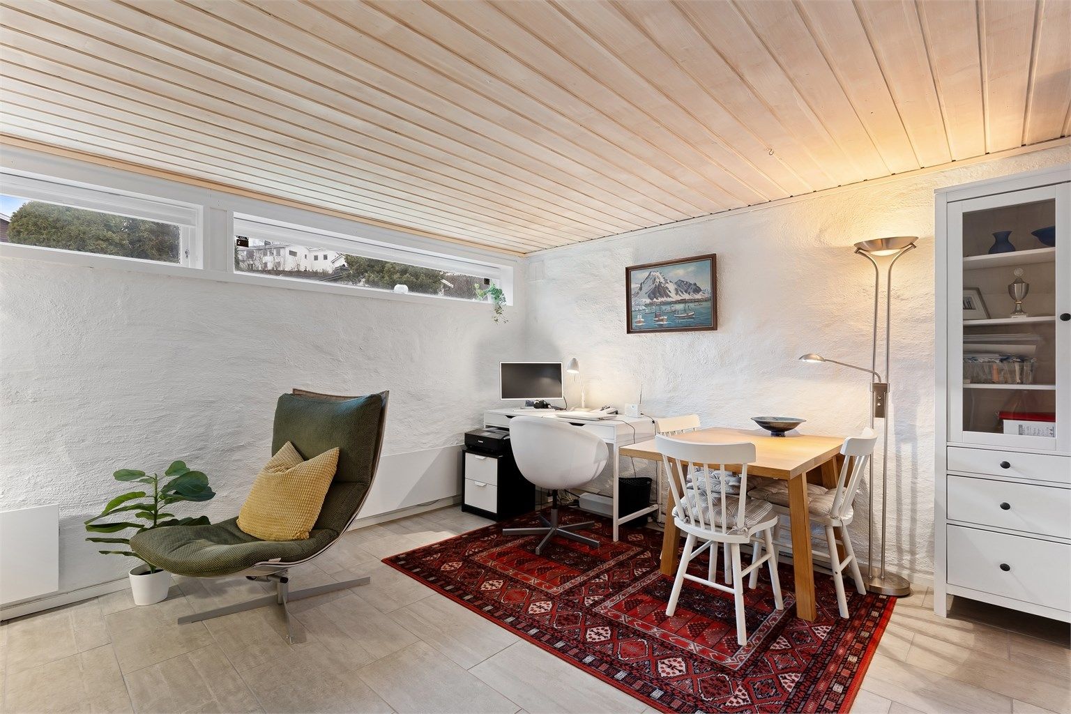 Et fleksibelt rom som kan benyttes som TV-stue, kontor eller hobbyrom.