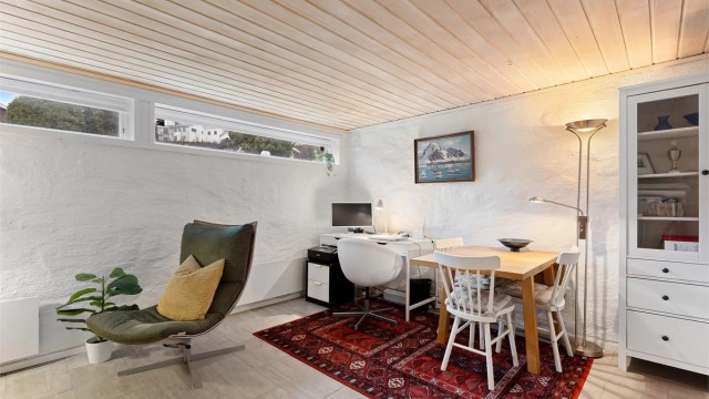 Et fleksibelt rom som kan benyttes som TV-stue, kontor eller hobbyrom.