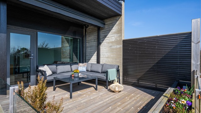 Denne delen av terrassen har adkomst fra et av soverommene i første etasje.