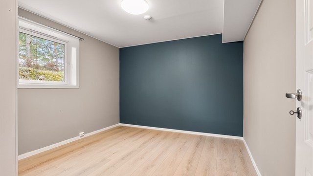 Soverom II har nær 11 kvm. gulvflate.