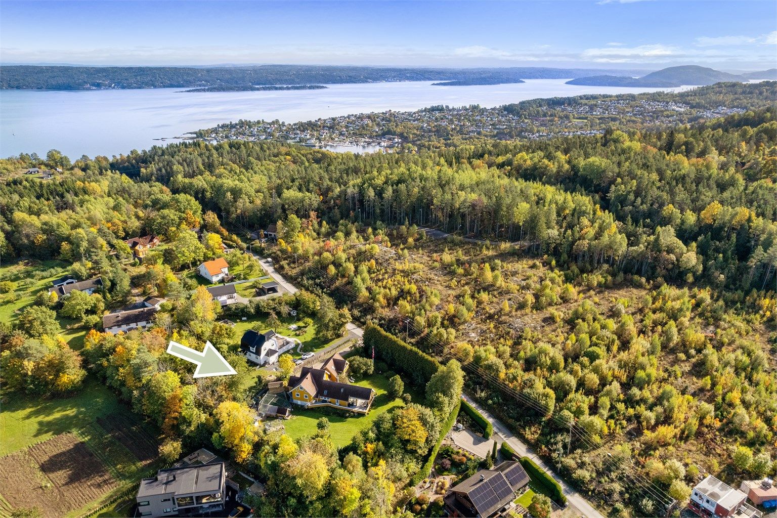 Det vil bygges på deler av tomten på høyre side i fremtiden 