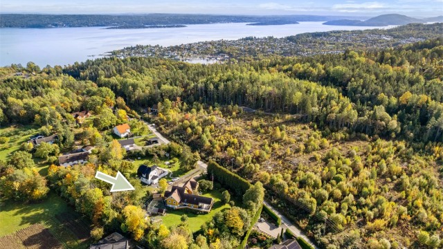 Det vil bygges på deler av tomten på høyre side i fremtiden