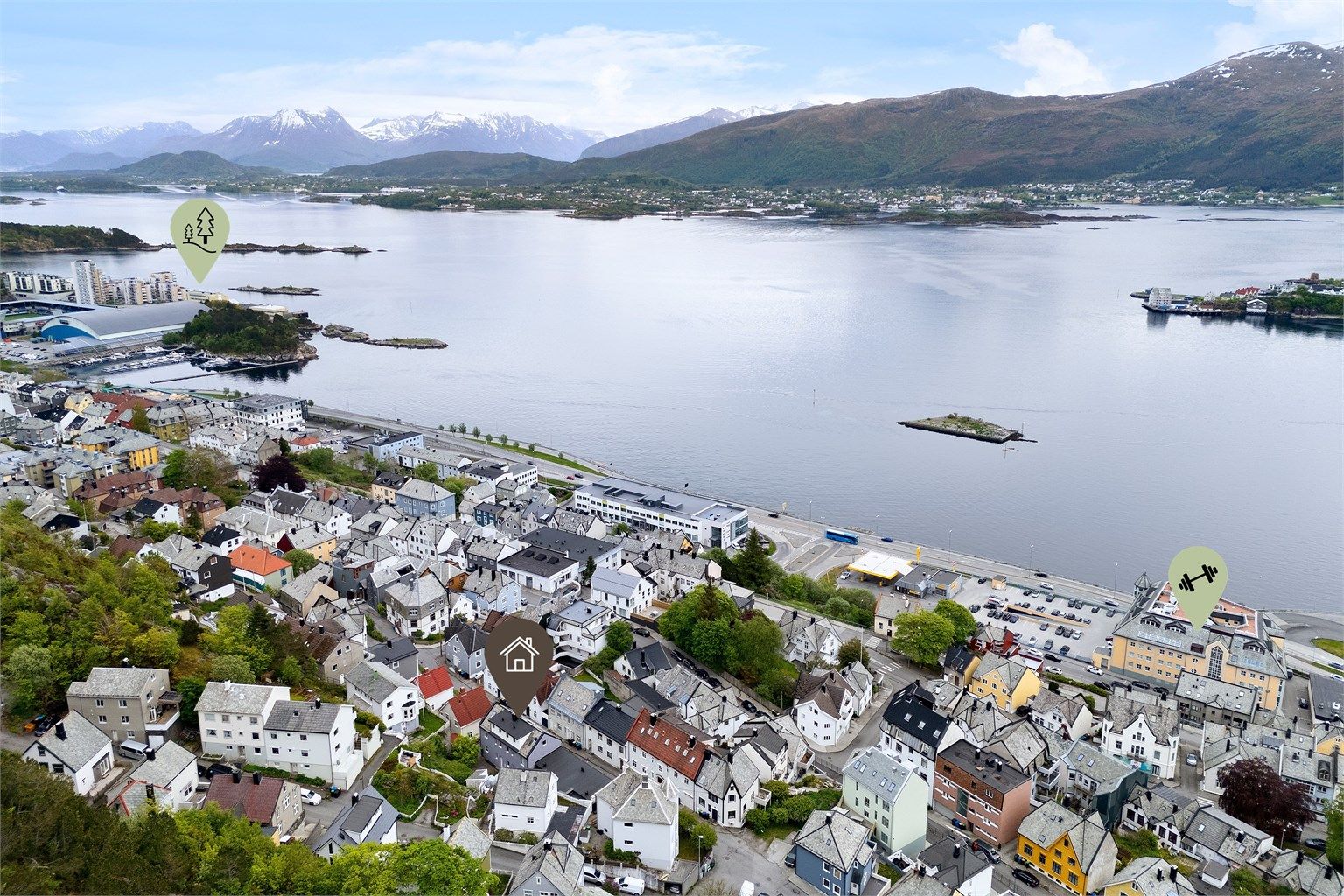 Til friområde på Volsdalsberga og Color Line Stadion er det ca 1 km. Volsdalsberga er et pent opparbeidet parkområde med turstier, frisbeegolf, sandvolleyballbane og svaberg med badeplasser - et populært samlingssted om sommeren