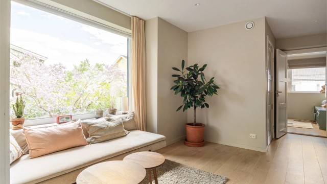 Loftstuen i andre etasje gir ekstra fleksibilitet og fungerer som et sosialt samlingspunkt for soveromsavdelingen.