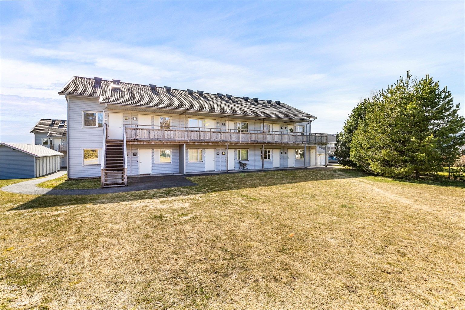 Leiligheten er én av totalt 66 boligseksjoner i Vårlitunet Boligsameie.