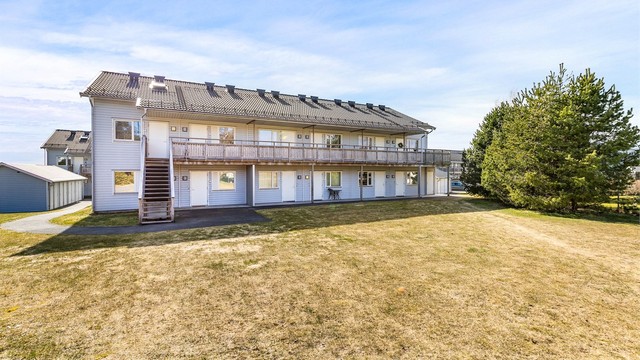 Leiligheten er én av totalt 66 boligseksjoner i Vårlitunet Boligsameie.