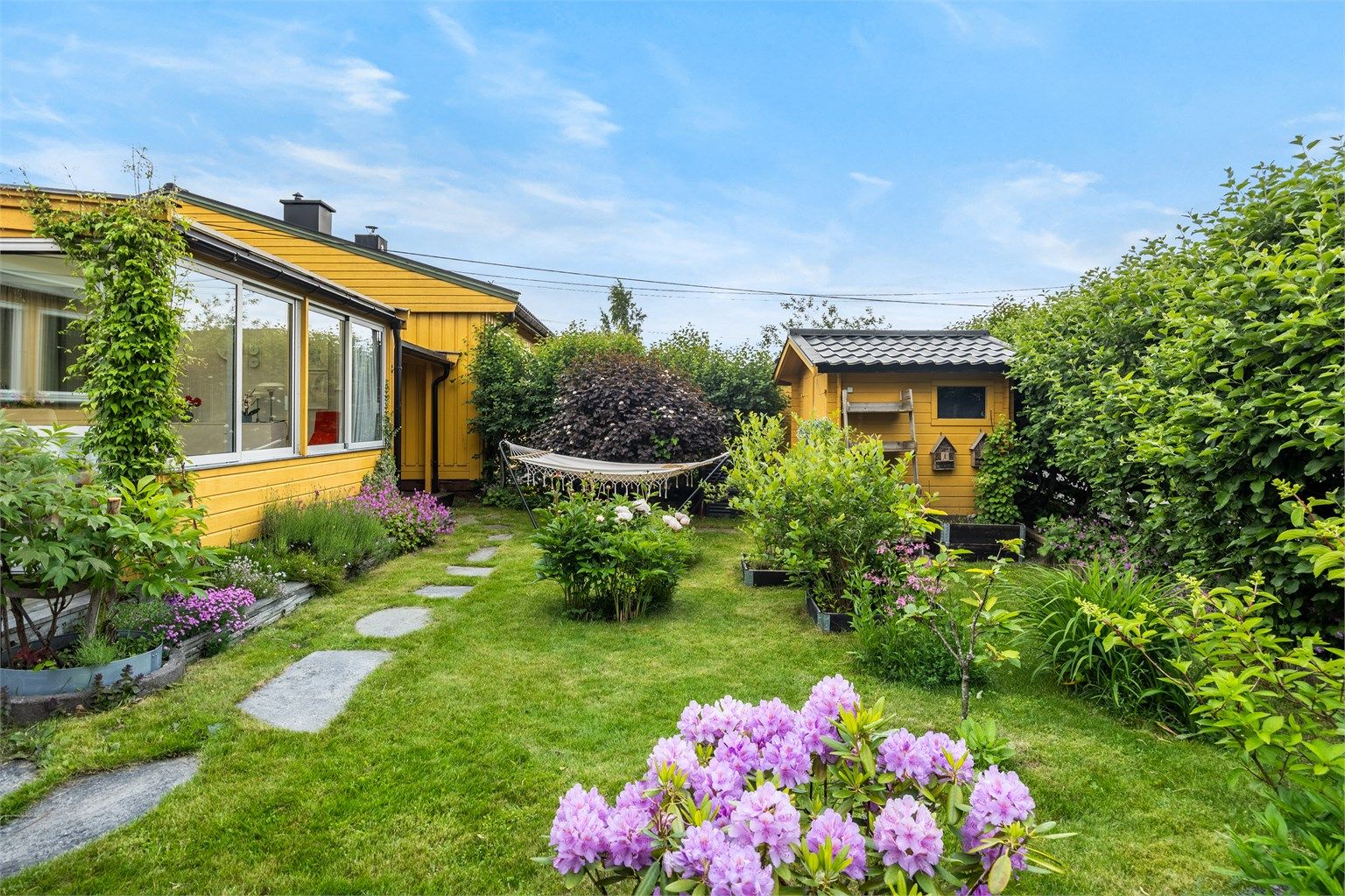 Koselig, usjenert og solrik hage 