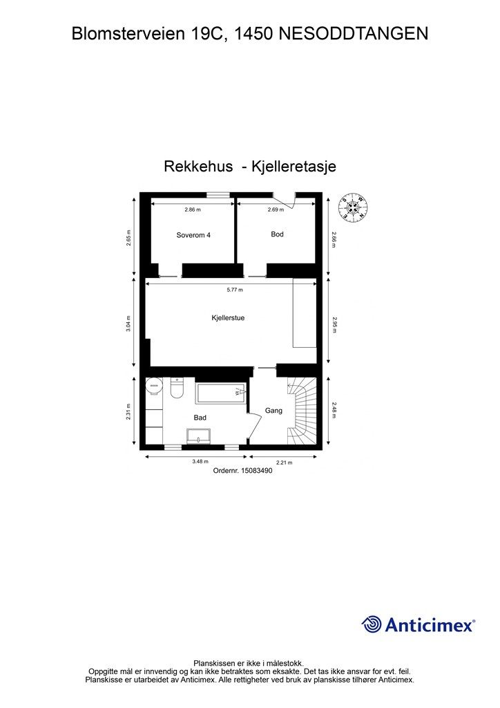 Kjelleretasjen er innredet med blant annet kjellerstue, bad, bod og et disponibelt rom.