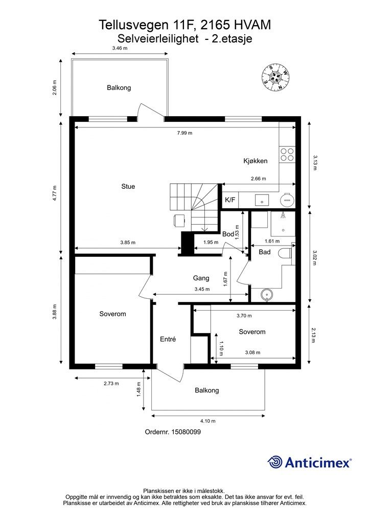 Hovedetasjen på 70 m² rommer entré, to soverom, bad og en åpen stue- og kjøkkenløsning. Her er det også utgang til to balkonger.