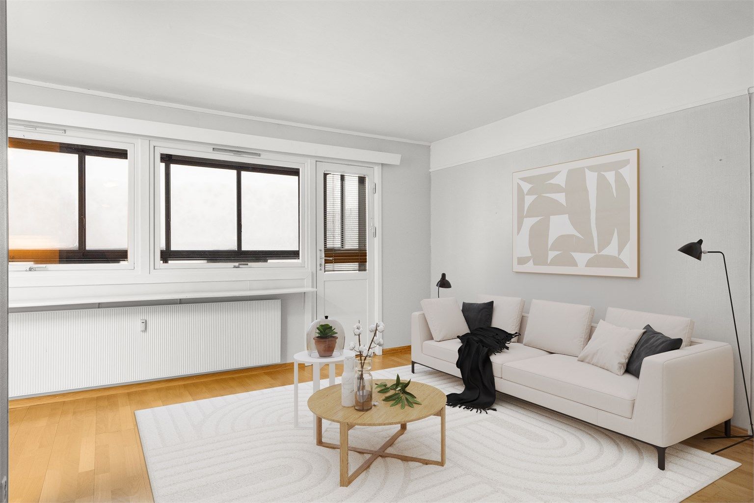 Stuen er romslig til sofakrok ol. Dette er illustrasjon.