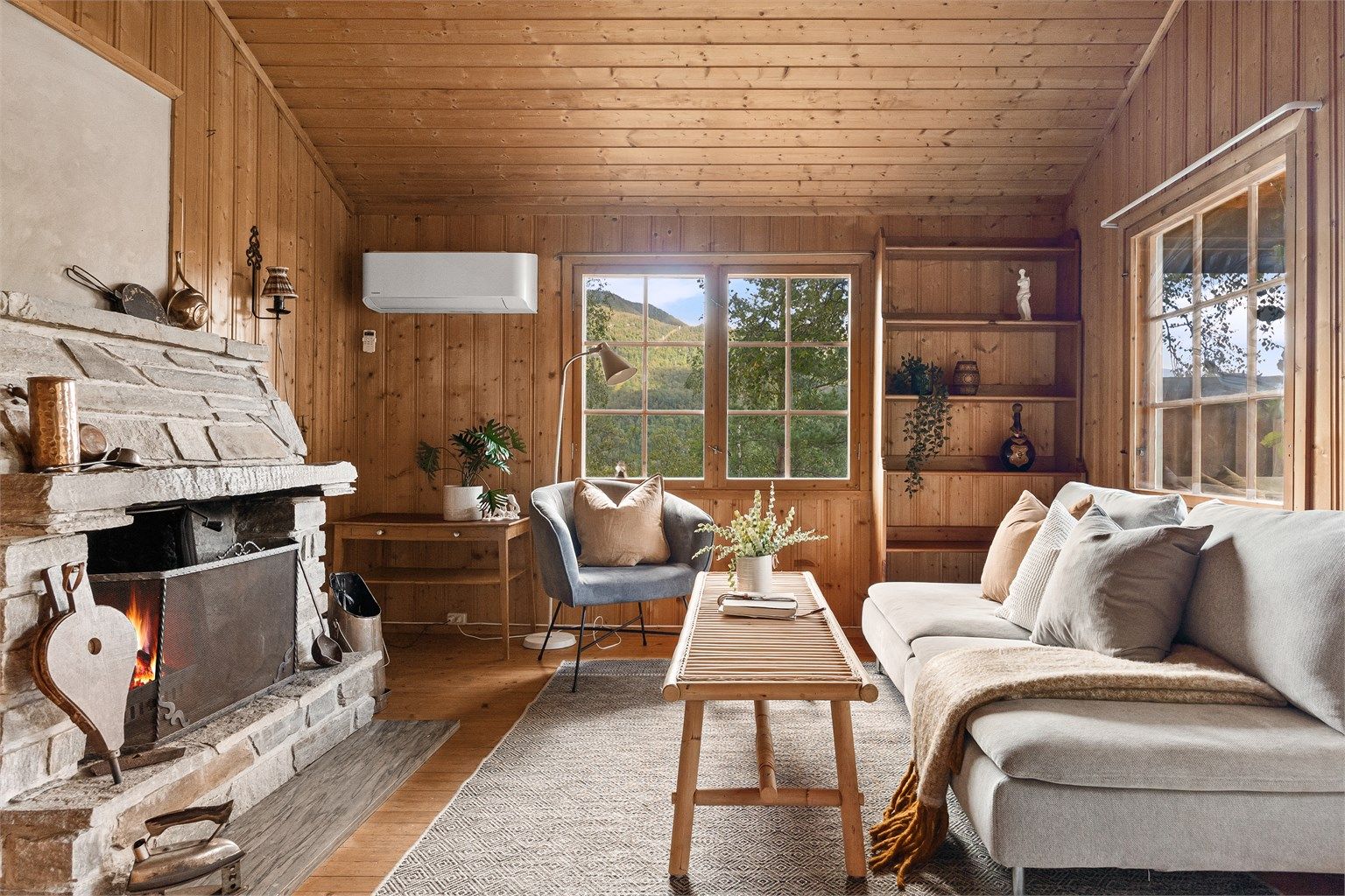 Varmepumpen avgir god varme i hytten