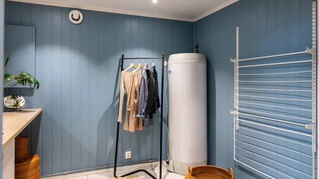 Varmtvannsbereder på ca. 281 liter, produsert i 2020 er plassert i rommet.