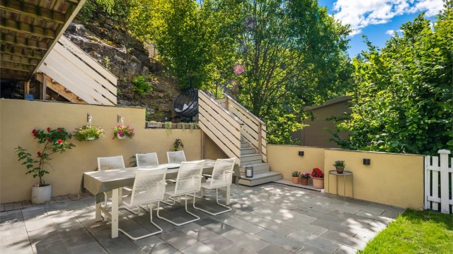 Nyt private og usjenerte uteplasser med god plass til sosiale sammenkomster.
Foto: Zovenfra AS