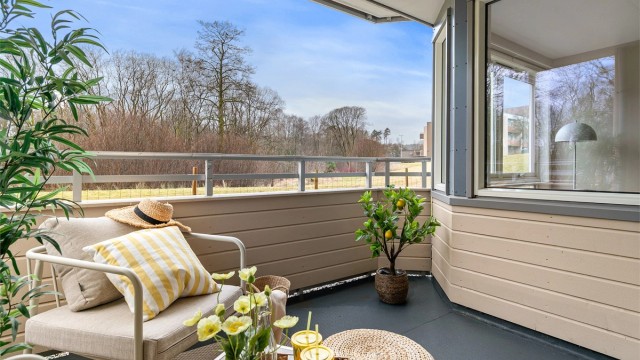 - Terrassen er overbygd som gir en koselig og lun sitteplass i all slags vær -